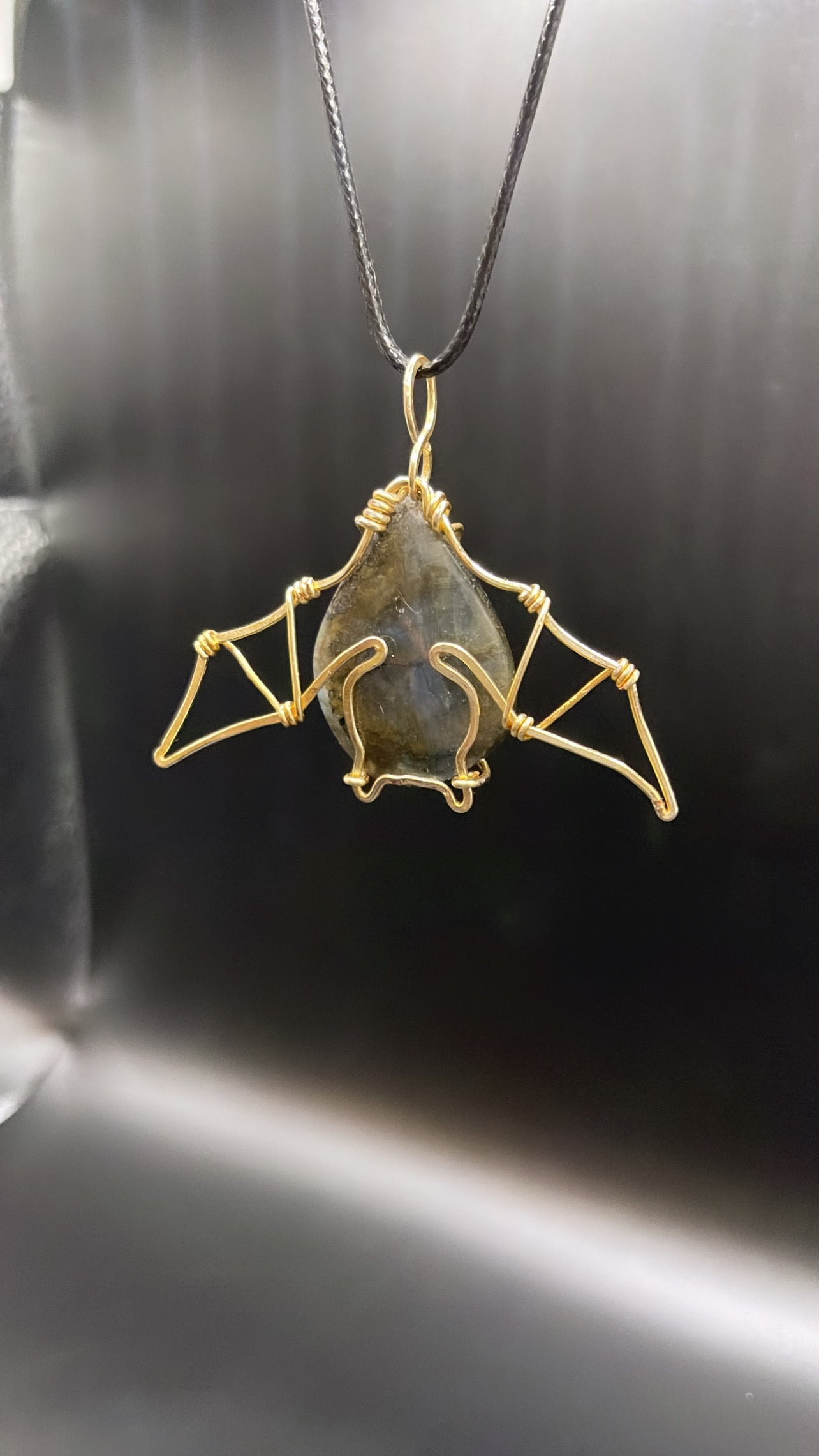 🌙✨ Twinkles in the Moonlight: Labradorite Bat Necklace 🌙✨