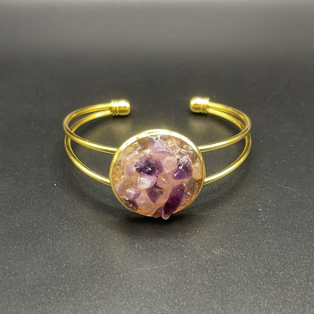 ✨ Harmony in Radiance: Adjustable Gold Cuff Bracelet with Rose Quartz and Amethyst Chips ✨