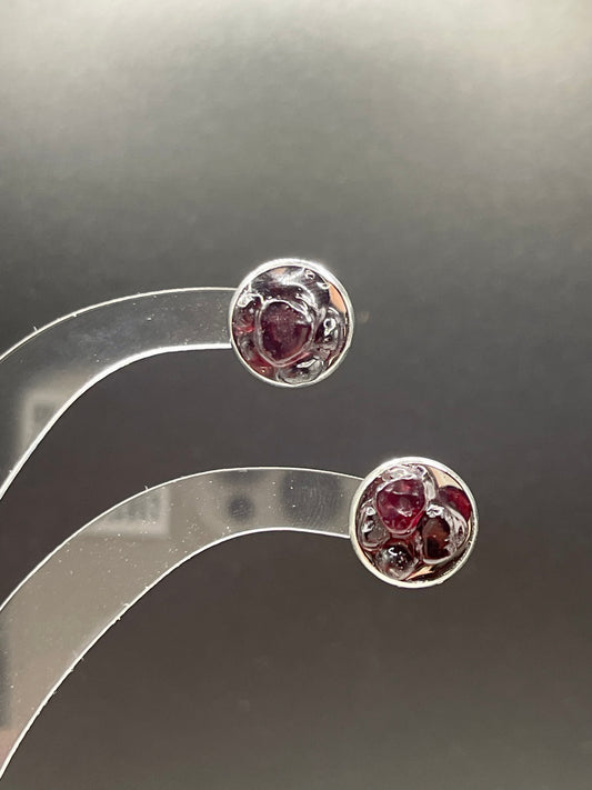 Radiant Simplicity: Silver Garnet Crystal Chip Stud Earrings for Effortless Elegance